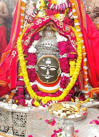 Baba Mahakal, Tripund, Trishul and Rudraksha seen today along with Bhasma Ramana.