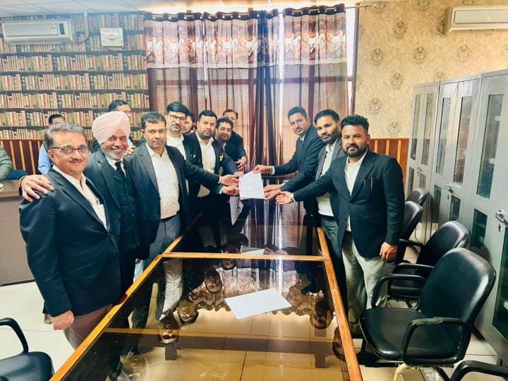 Bar Election: Competition between Ravikaran Gijwani and Balraj Singh for the post of President