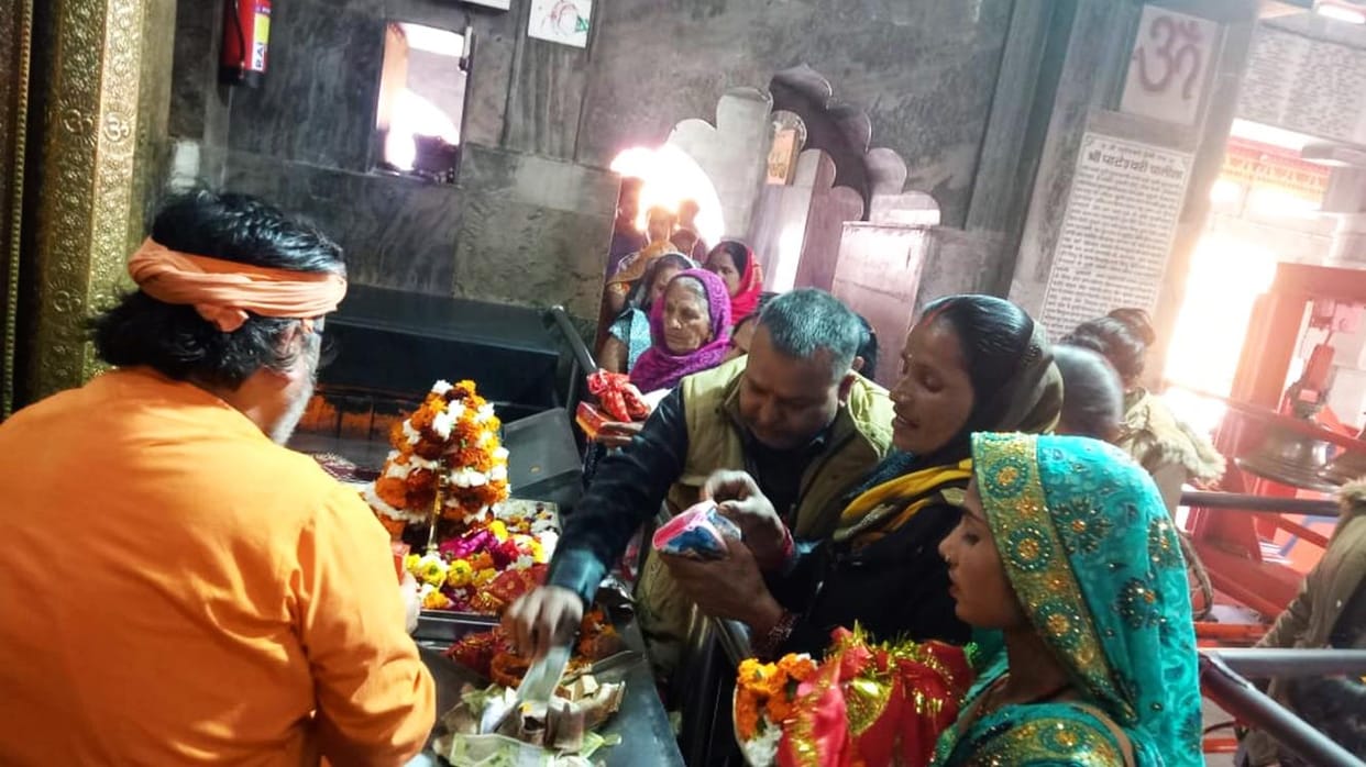 After returning from Prayagraj, devotees are gathering in Devipatan