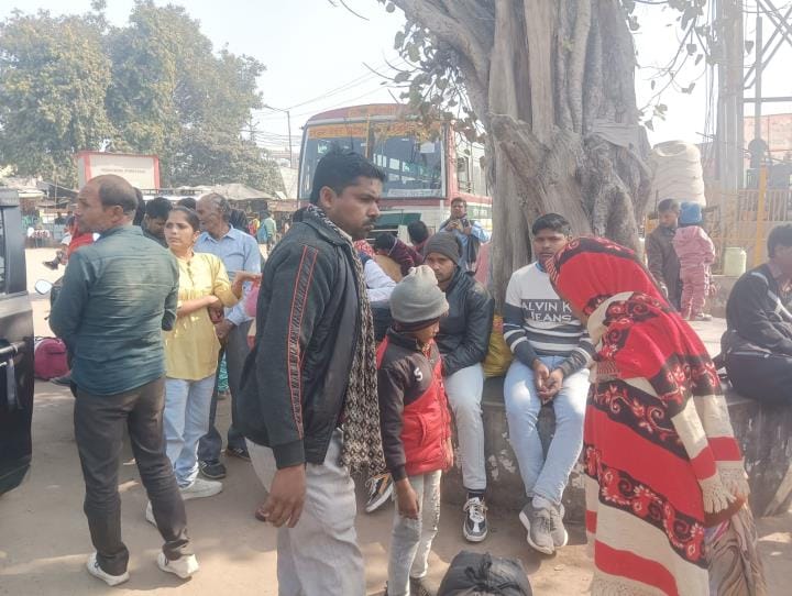 Buses from Mainpuri and Bewar depot again went to Prayagraj, passengers worried