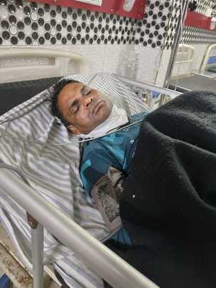 A young man riding a bike got his neck cut by a Chinese manjha, got 25 stitches.
