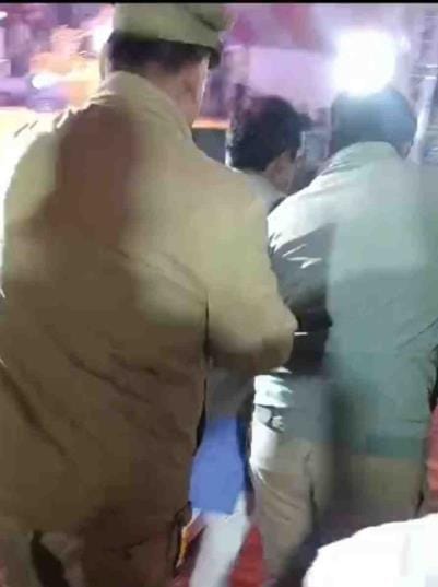 A person approached the stage with a revolver at Jassi Gill's program.