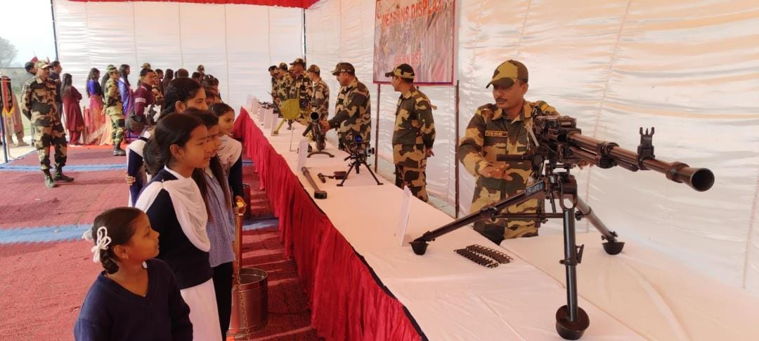 Weapons exhibition in Gudha Manhansa showed patriotic fervor among the students