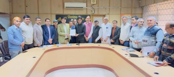 Hasla's delegation met the Board Secretary, agreed upon the demands