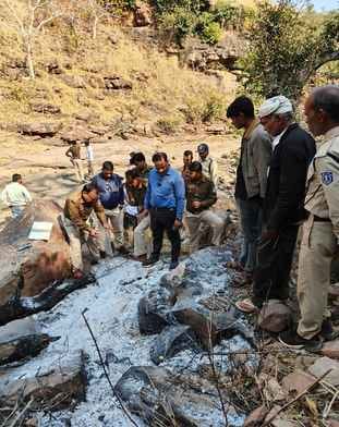 Damoh Suspected murder of youth missing for 3 days burnt bones and mobile found in forest