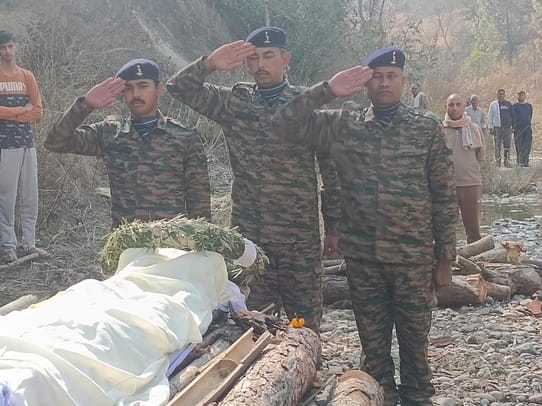 Ex-serviceman Karma Singh cremated with military honors