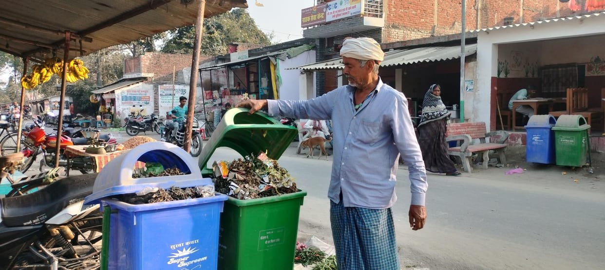 Dustbin gets filled, employees do not empty it