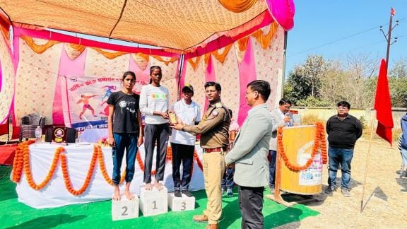 Siddharth and Vandan stood first in 100 meter race