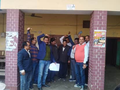 Advocates demonstrated against the Chief Secretary