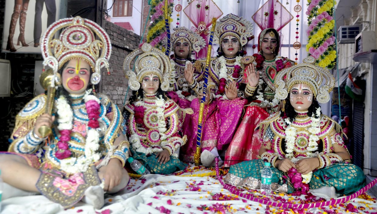 The city resounded with Jai Shri Ram, the procession was welcomed