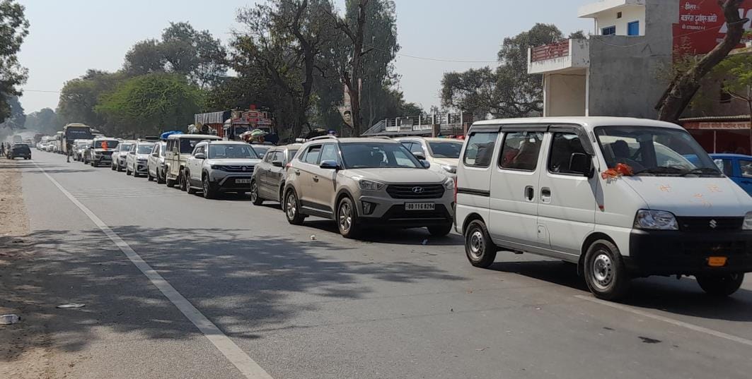 Sometimes there is jam and sometimes the vehicles move crawling.