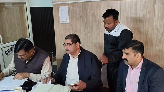 Chief Minister flying squad raided Municipal Corporation office, 18 officers and employees found absent