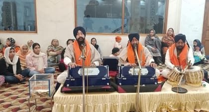 Shabad-kirtan was done to celebrate the birth anniversary of Guru Harrai Sahib.