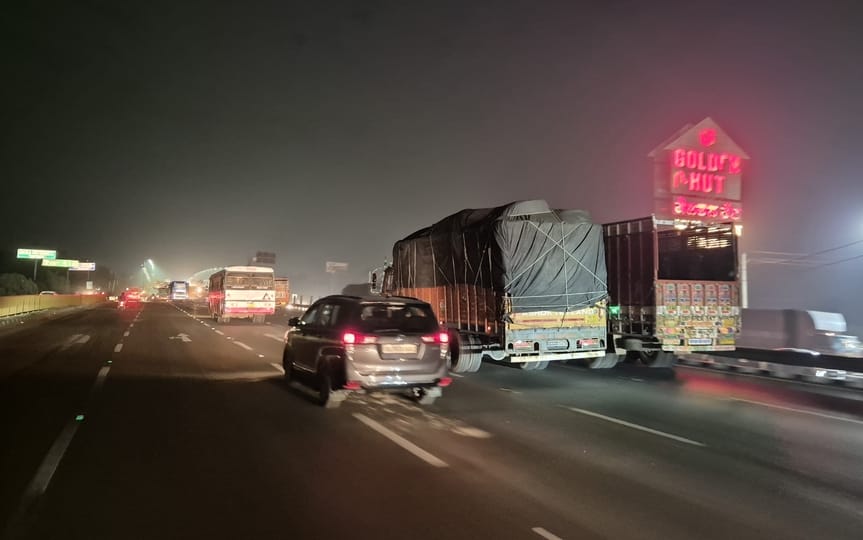 Challans even in the second lane during the day, trucks and trolleys racing in the third-fourth lane at night.