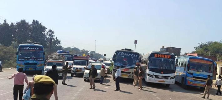 Vehicles kept crawling in jam for 36 hours