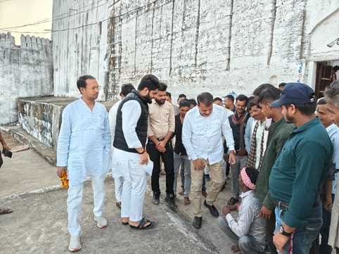 MP News Leader of Opposition Umang Singhar reached Tikamgarh on tour listened to people problems