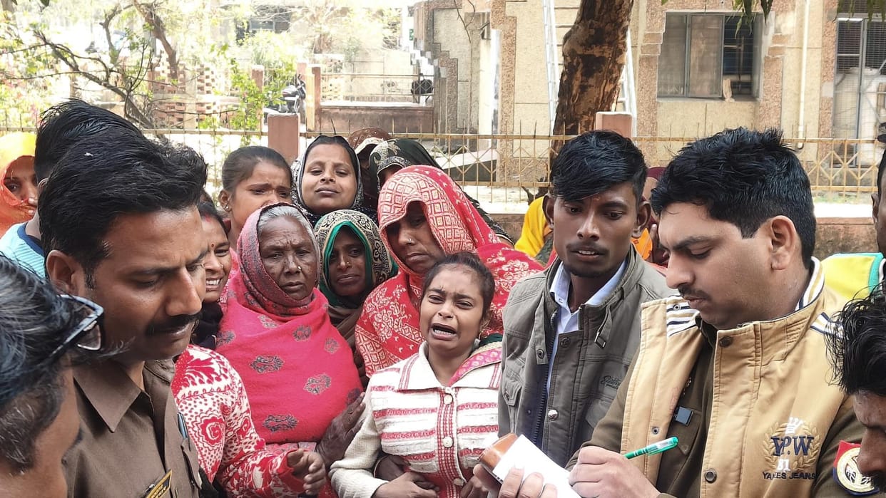 Fruit seller going to bathe in Ganga hit by vehicle, dies