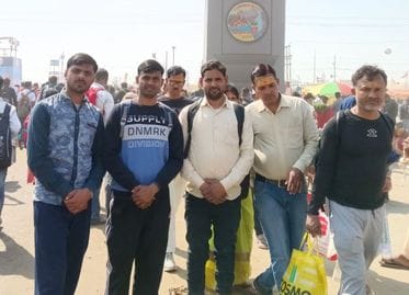 Mahakumbh special trains late by 16 and 10 hours, passengers in distress