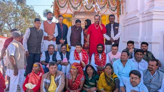 पूजा अर्चना करते जीतू पटवारी