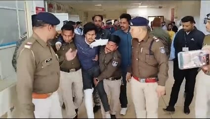 पुलिस द्वारा पकड़ा गया आरोपी