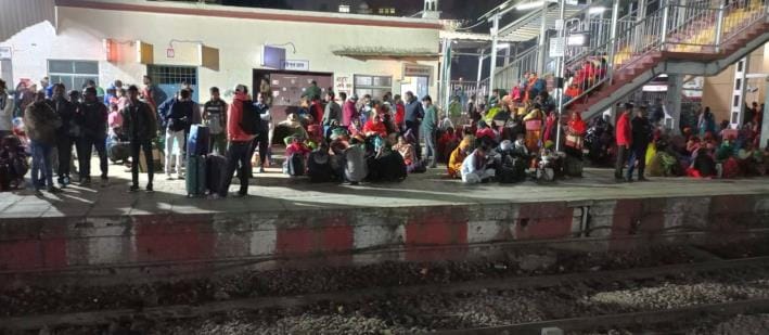 Crowd gathered in trains for Magh Purnima bath