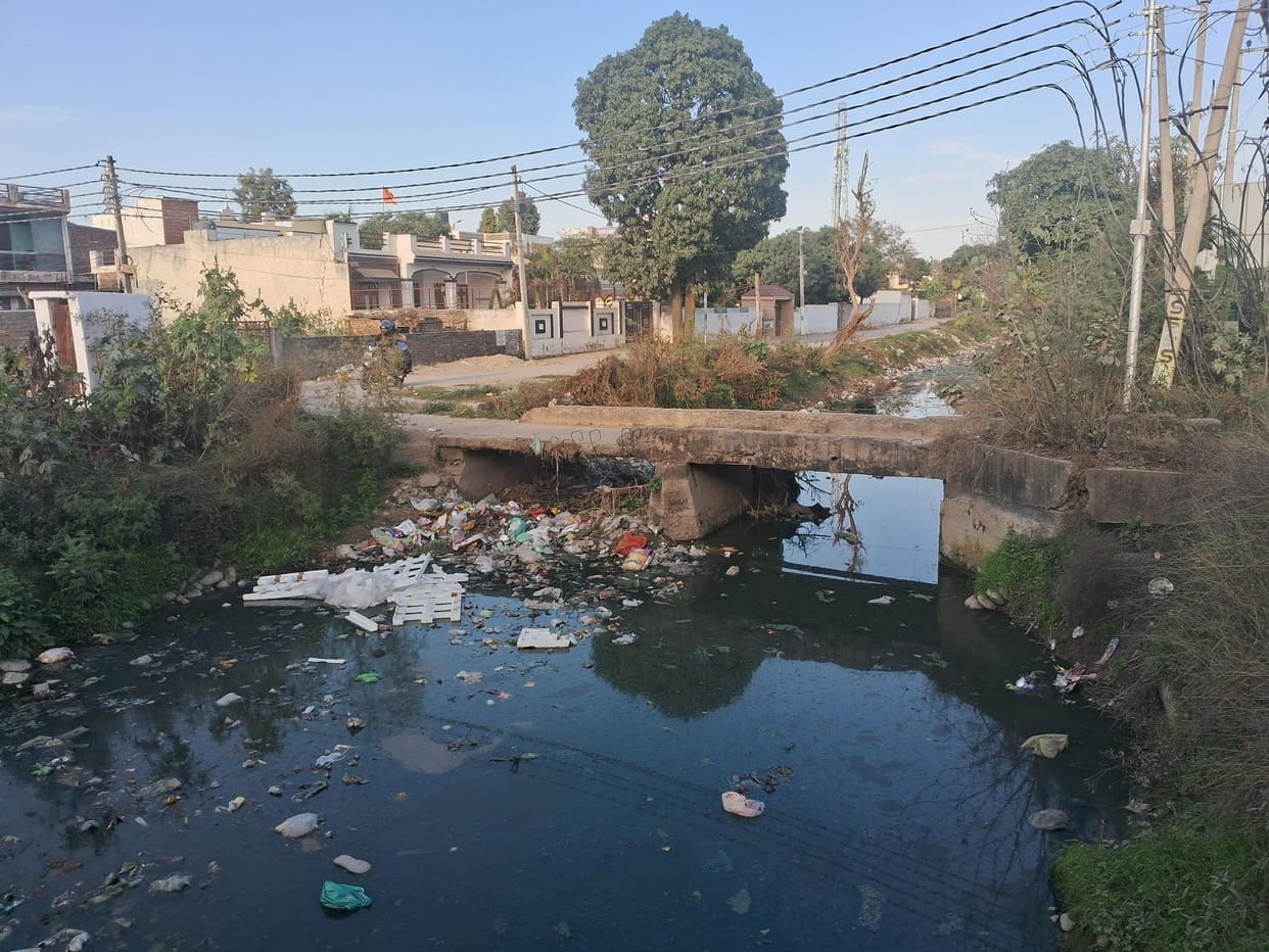 Farmers angry over cleaning of Ranveer Canal
