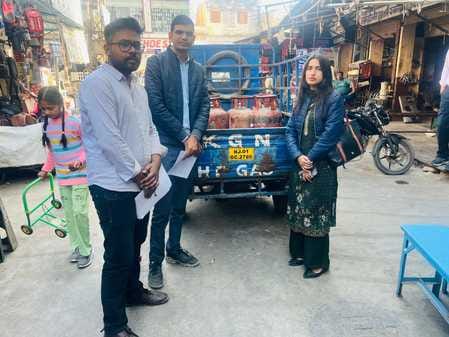 Ajmer: Logistics Department action on illegal commercial use of domestic gas cylinders, 17 cylinders seized