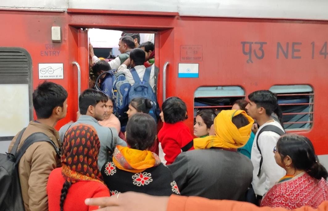Prayagraj route trains late, pushback