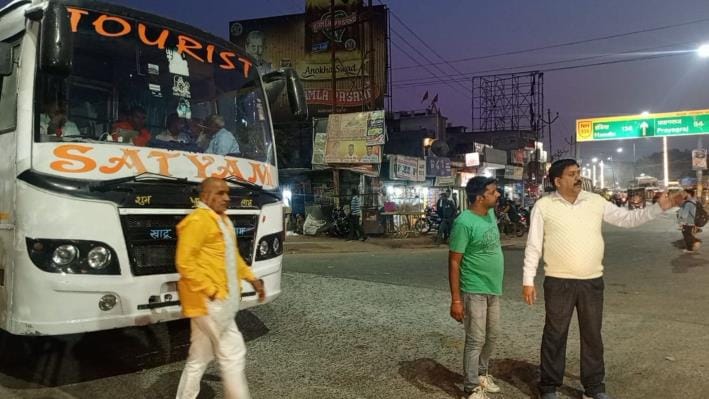 Gomti Mitras helped people troubled by traffic jam