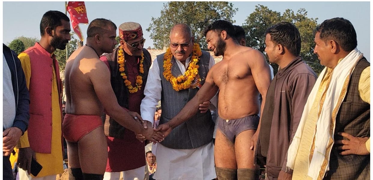 Raju of Mau Titihra defeated Vivek of Agra
