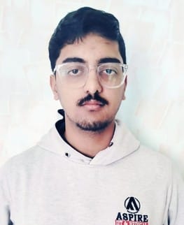 Aavya Singh of Kufar Bagh scored 99.76 percent marks in JEE Main exam.