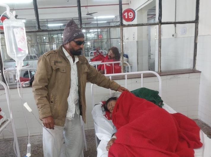 When he opened his eyes after the operation, he found his wife missing for 25 days admitted on the adjacent bed.
