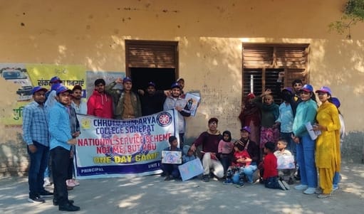 Volunteers took out a rally and made people aware about cleanliness