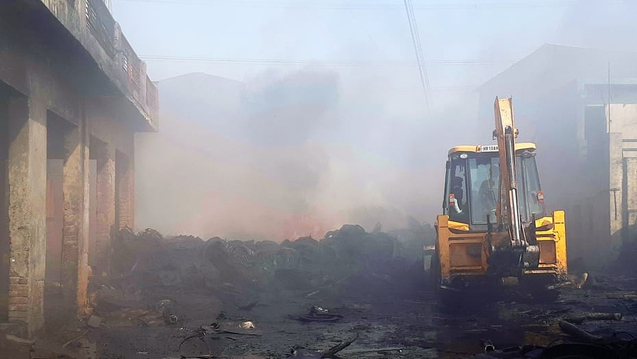 Huge fire in tyre factory, 10 vehicles brought it under control in 16 hours