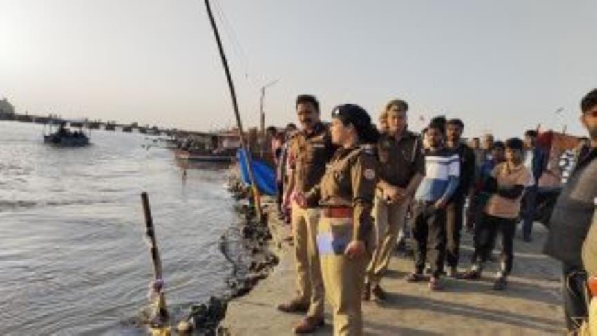 PAC and divers fail to find cousin drowned in Ganga