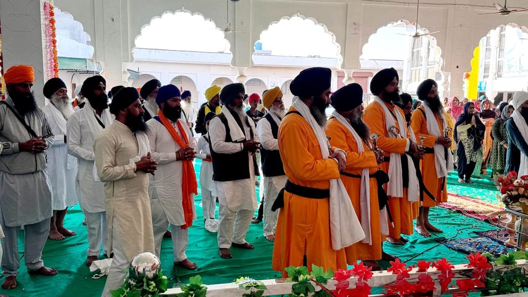 After preparing Khande Bate Di Pauhal, 101 Gur Sikhs drank Amrit in the Gurudwara