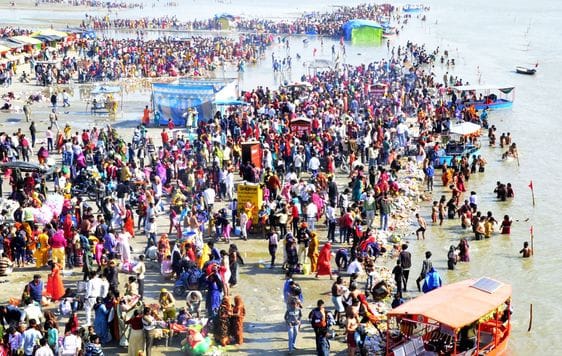 Har Har Gange echoes at Kachla Ghat, a flood of faith surges