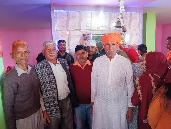 Jai Bua Kesan and took blessings from Jand Devta.