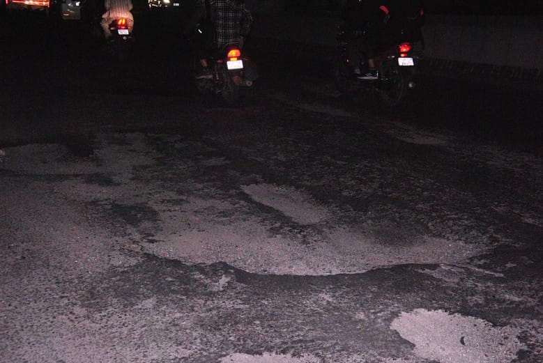 Be careful, dangerous potholes in the road from Begumpul to Modipuram