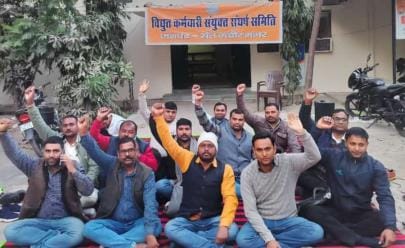 Electrical workers staged a protest against privatization