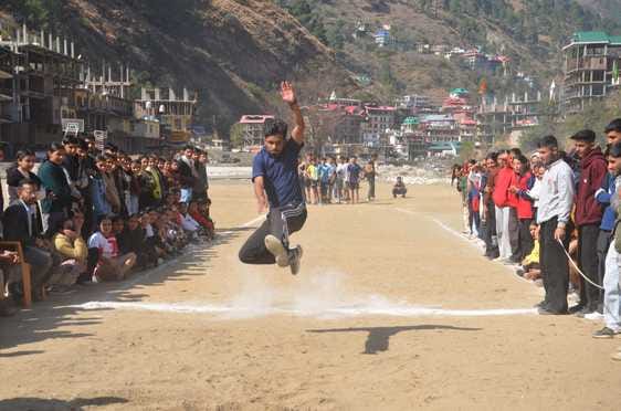 Students showed their strength in the sports competition in Nerva College.