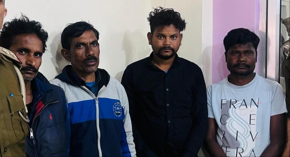 Four accused of refilling gas arrested