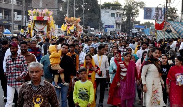 Grand processions were taken out with great pomp on Ravidas Jayanti