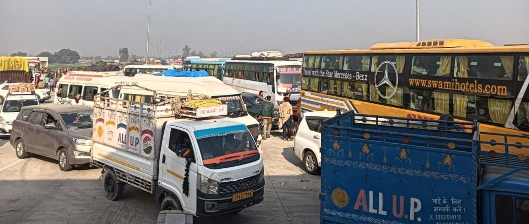 22 km long jam, calmed the mind by singing bhajans