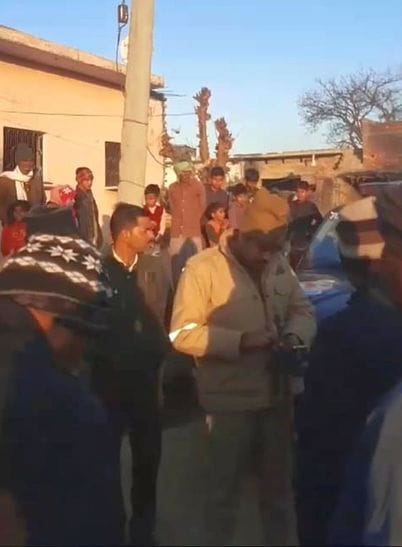In protest against catching the illegal hookah, stones were pelted on the JE and his team