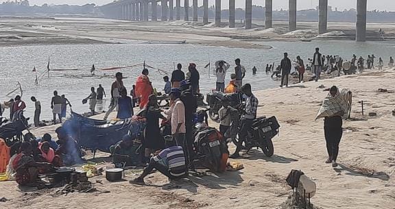 Devotees take a dip of faith on Magh Purnima