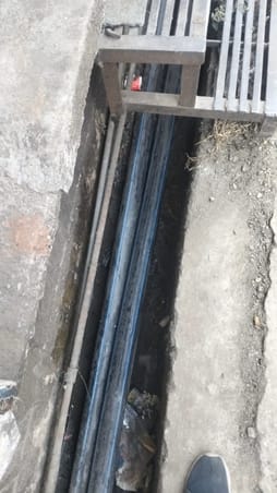 Protest against laying of PVC pipes in the drainage drains of Kotwali market begins