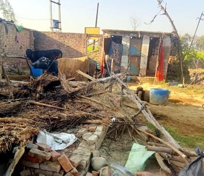 Two houses caught fire due to sparking in electric wires