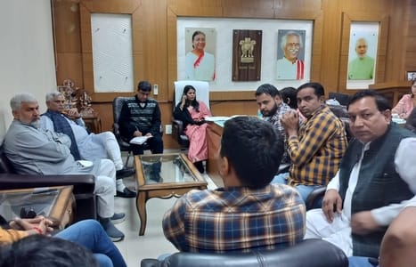 Grover held a meeting regarding development work, CEO was transferred as soon as he came out
