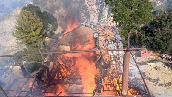 Joint house of five brothers burnt in Titli, Balichowki
